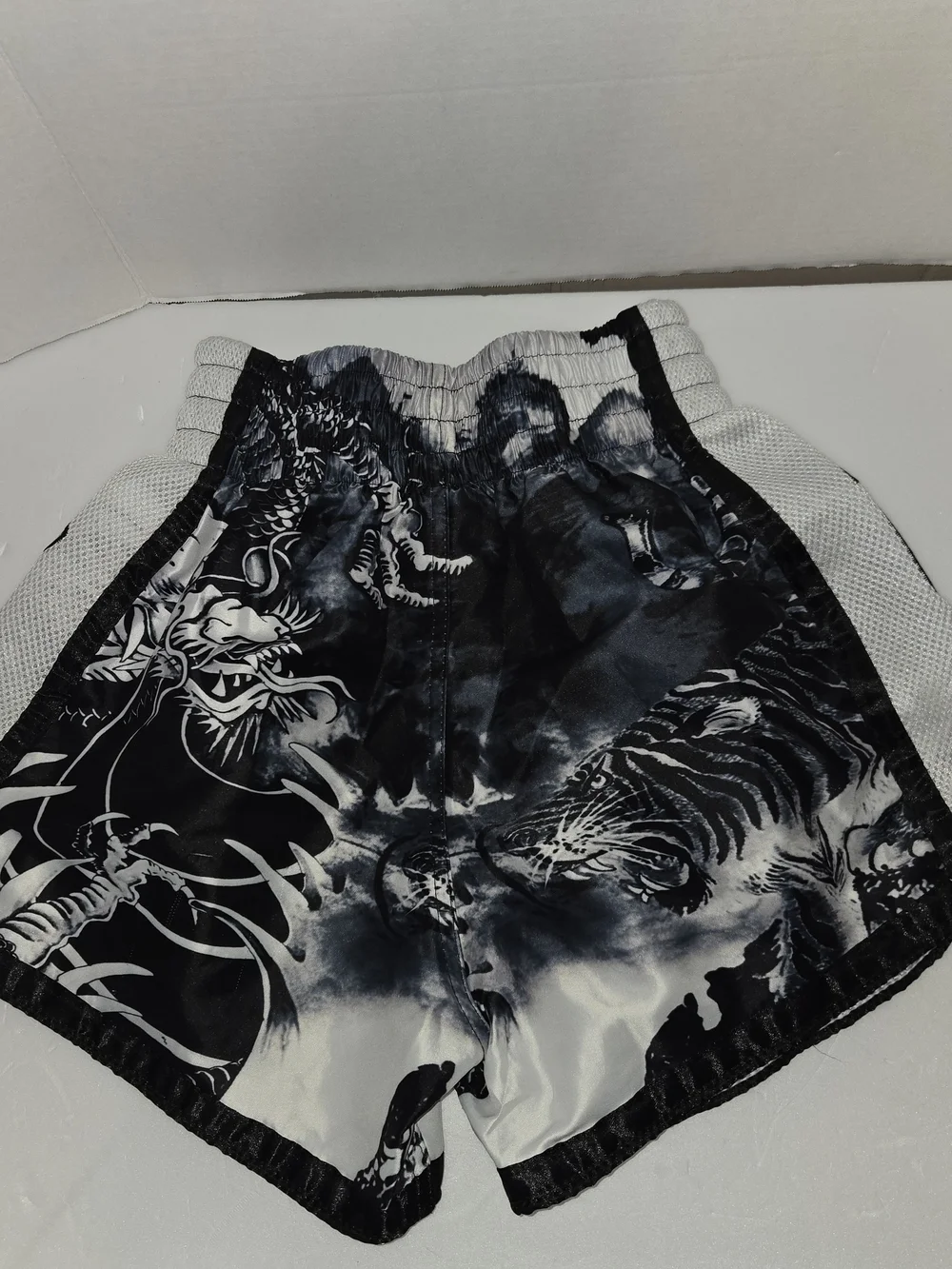 Floury Mens MTSF113 Dragon Vs Tiger Thai Boxing Shorts Medium